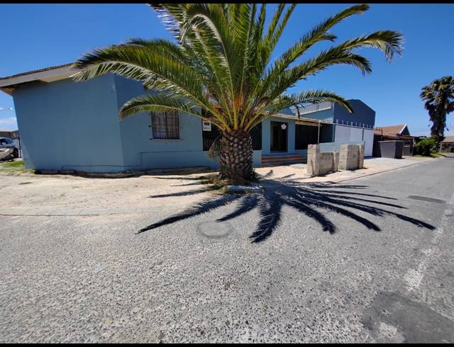 6 BEDROOM HOUSE FOR SALE IN MALIBU VILLAGE